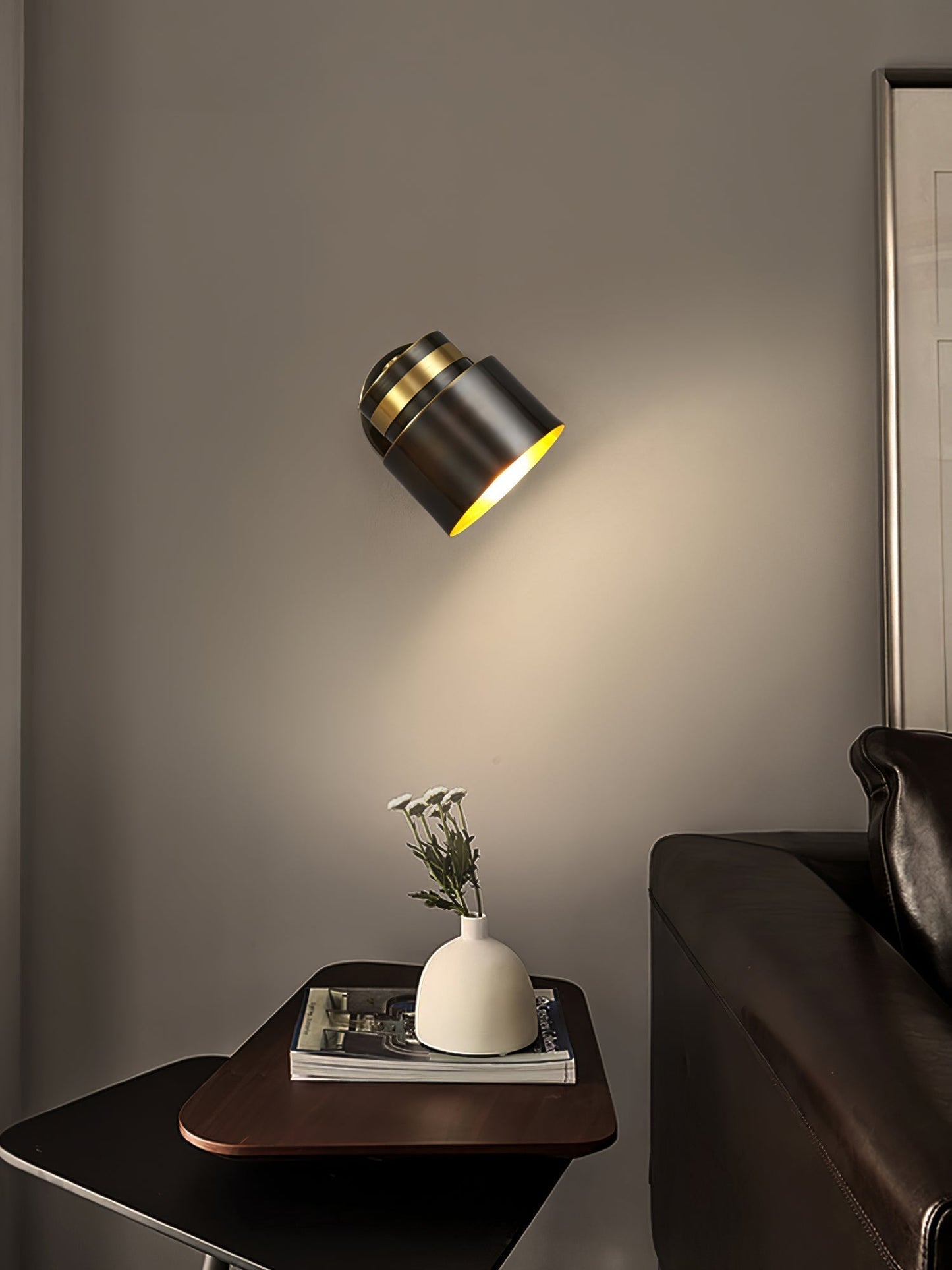 Brillare Wall Light – Sleek Gloss Finish for Contemporary Homes