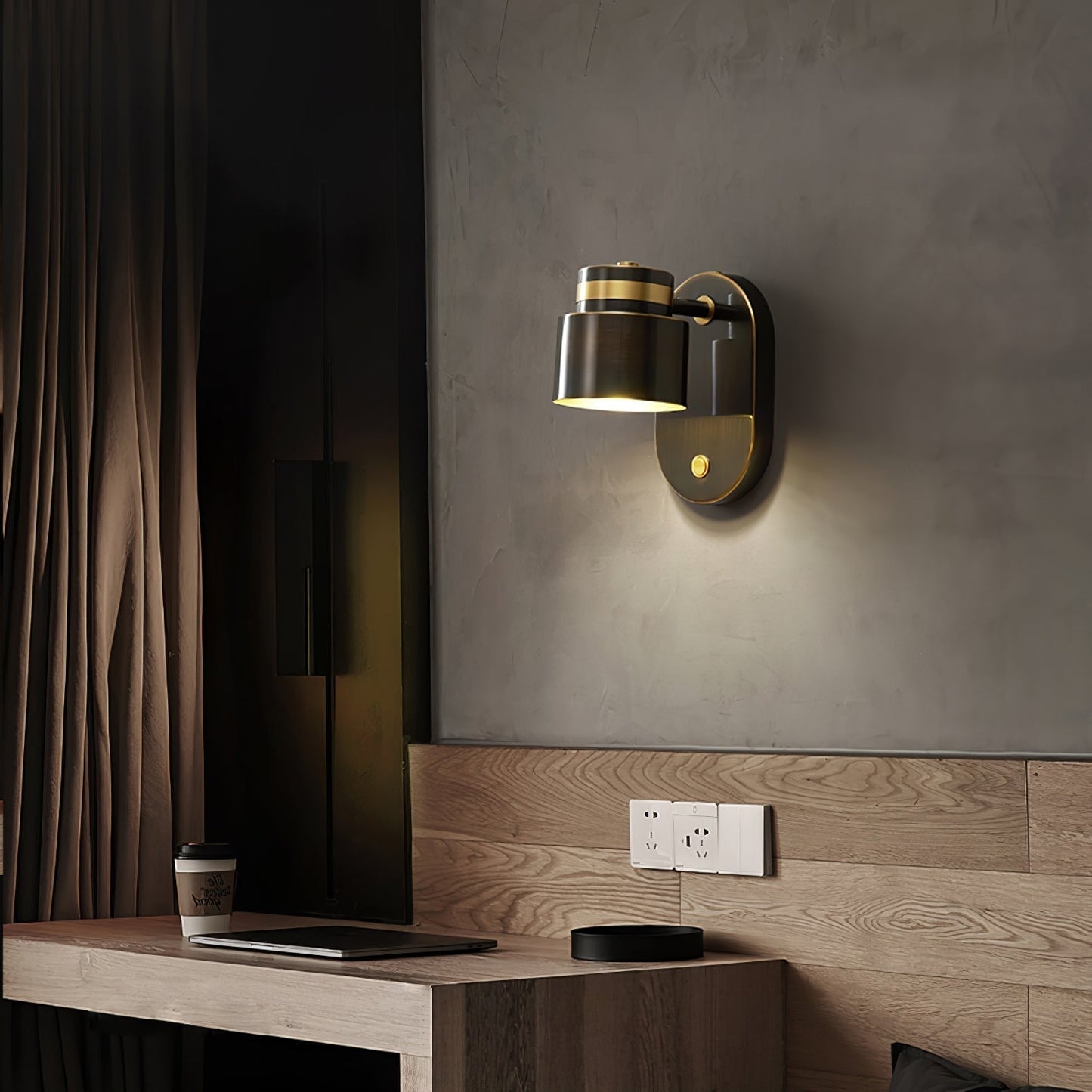 Brillare Wall Light – Sleek Gloss Finish for Contemporary Homes