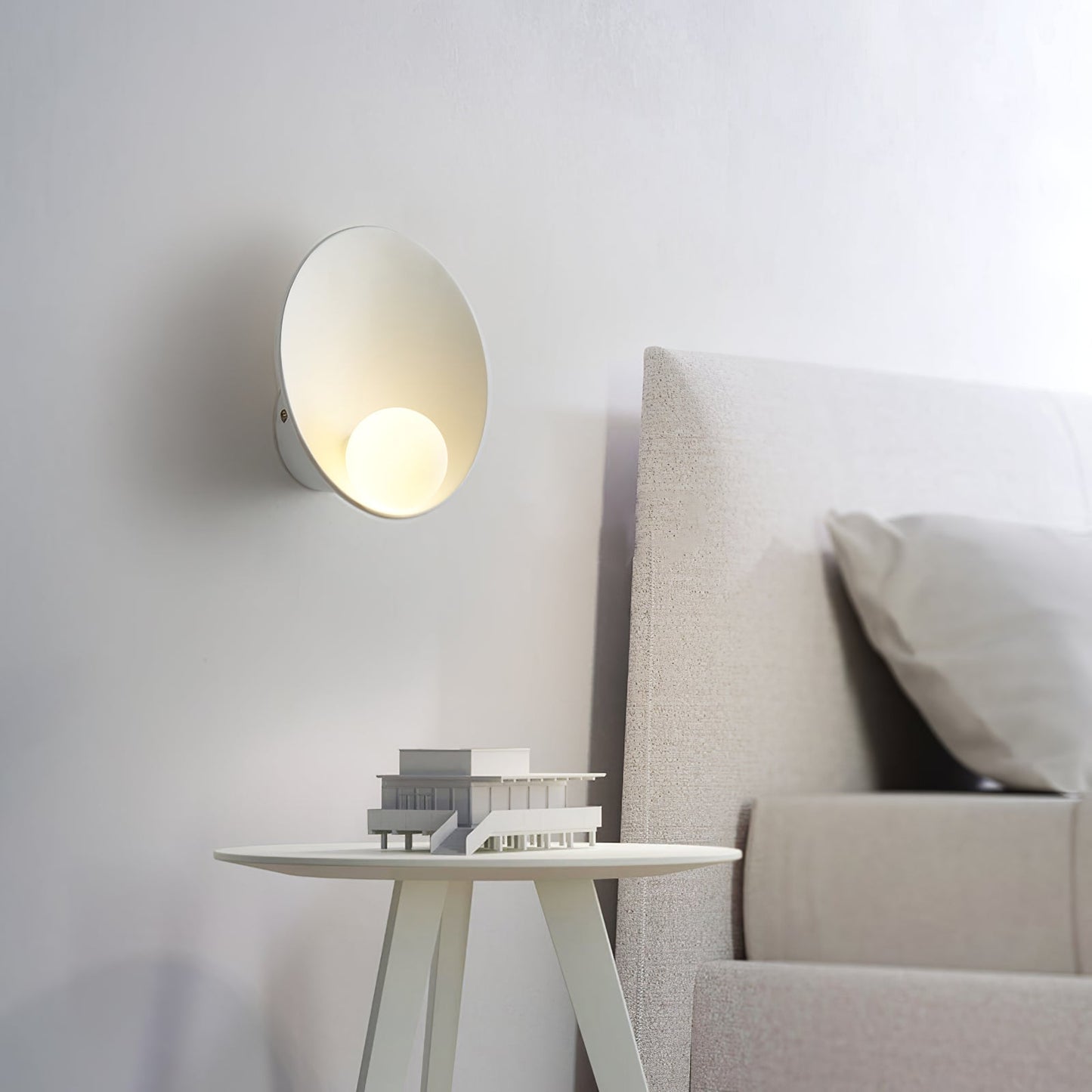 Solura Round – Elegant Scandinavian Wall Lamp for Ambient Living