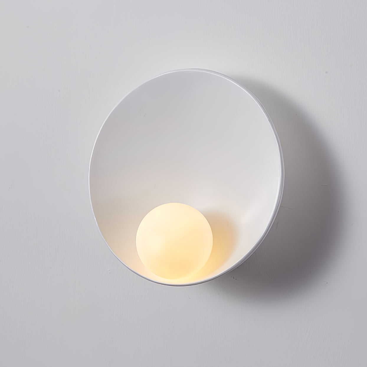 Solura Round – Elegant Scandinavian Wall Lamp for Ambient Living